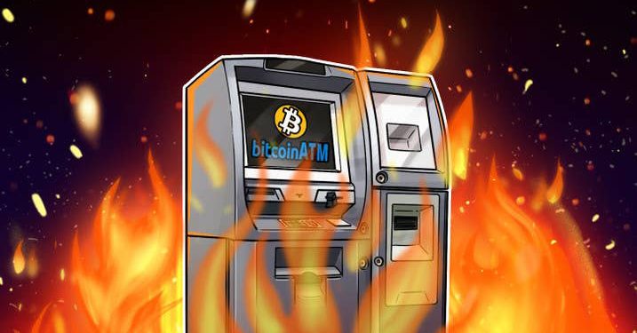 Người biểu tình đốt máy ATM Bitcoin như một phần của cuộc biểu tình chống lại luật Bitcoin