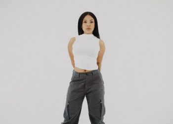 Cô gái 24 tuổi kiếm hơn 300.000 USD nhờ bán NFT