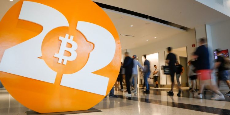 Bitcoin lu mờ tại sự kiện tiền mã hoá ở Miami